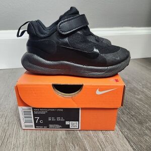 Nike revolution 7 Sneakers, black Size 7C in box
